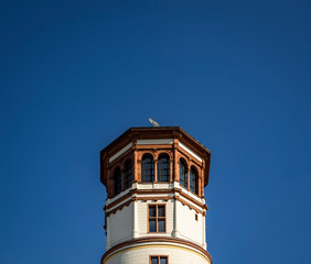 Fototapeta na wymiar Schlossturm, Düsseldorf, Altstadt, Himmel, Blau