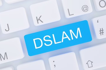 DSLAM. Computer Tastatur von oben zeigt Taste mit Wort hervorgehoben. Software, Internet, Programm