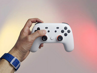 Man hand holding white gamepad © Mikla