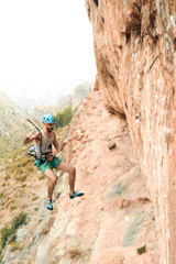 Escalador cayendo de una vía 
