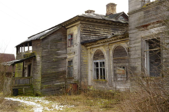  the ruins of a noble Russian house of the 19th century