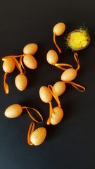 pisanki święta religia wielkanoc kurczak czarny zółty praca ręczna © kalinka