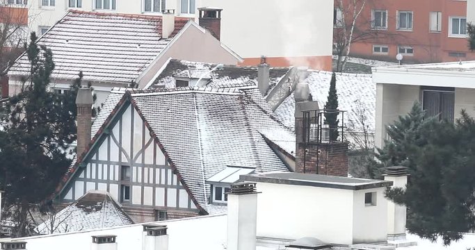 ville, toits enneig&eacute;s