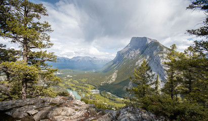 Blick vom Tunnel Mountain in Banff, Alberta. British Columbia, Kanada. 