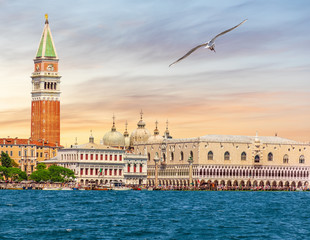 Obrazy  Znane miejsca w Wenecji, widok z kanału, Włochy
