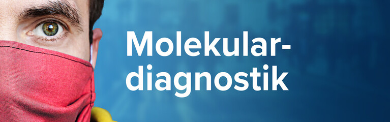 Molekulardiagnostik. Mann mit Mundschutz vor blauen Hintergrund mit Menschen. Corona, Krankheit,...