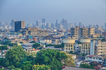 Fototapeta na wymiar Bangkok cityscape with sky and horizontal line background from golden mountain Bangkok, Thailand