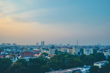 Obraz premium Bangkok cityscape with sky and horizontal line background from golden mountain Bangkok, Thailand