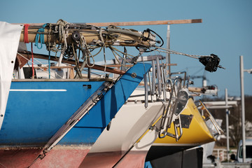 Winterlager für Segelschiffe im Freien © Erik