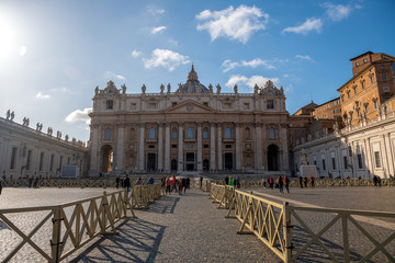 Fototapeta na wymiar Bazylika świętego Piotra, wejście główne, Watykan, Włochy 