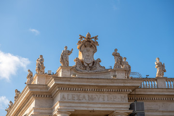 Zabytkowe rzeźby na kaplicy świętego Piotra w Watykanie - obrazy, fototapety, plakaty