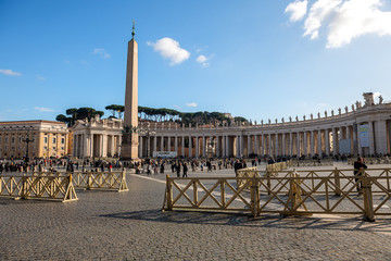 Kolumna na Placu świętego Piotra, Watykan, Włochy. - obrazy, fototapety, plakaty