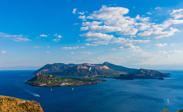 l'ile de vulcano depuis Lipari