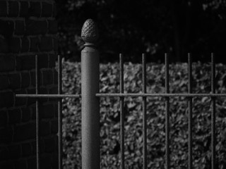gate in black grey