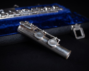 Signet Selmer Special Sterling Silver Flute with Blue Crushed Velvet Hard Case piece © Zach