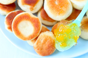 Poffertjes  mit Marmelade