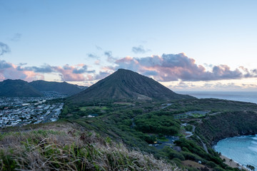Fototapeta premium Hanama Bay sunrise - diamond head - golden hour