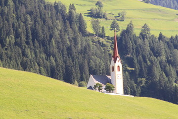 chiesetta sulla montagna