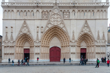 Lyon. France. Façade, parvis et portail de la cathédrale gothique Saint Jean.
