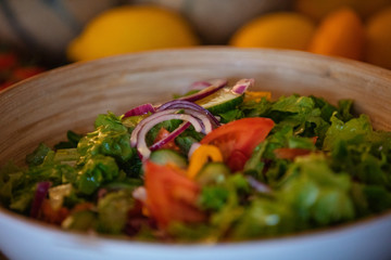 Préparation de Salade Végétarienne