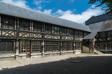 Obraz premium Pest-Beinhaus L’aître Saint-Maclou in Rouen