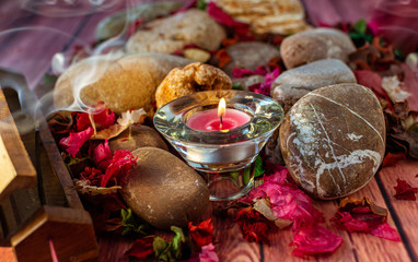 pausa relajante con sahumerio y velas perfumadas