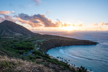 Obraz premium Hanama Bay sunrise - orange - golden hour - over pacific ocean