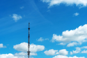 Obraz premium Telecommunication tower of 4G and 5G cellular. Cell Site Base Station. Wireless Communication Antenna Transmitter. Telecommunication tower with antennas against blue sky background.