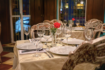 dinner restaurant rose auf dem Tisch Gedeck Dinner Meal Abendessen Date Romantik Rose auf dem Tisch