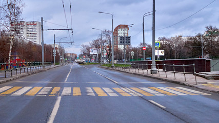 Fototapeta na wymiar empty Shchelkovskoe highway during the covid-19 quarantine in Moscow 02.04.2020
