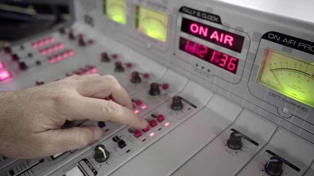 CONSOLA DE RADIO