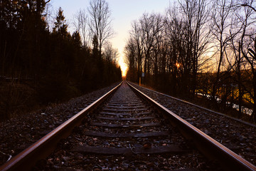 Fototapeta na wymiar Eisenbahngleis im Sonnenuntergang