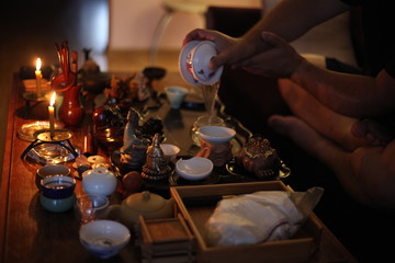 Obraz na płótnie Canvas chinese tea ceremony at home