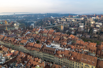 Obraz premium Vue sur la vieille ville de Berne depuis le Clocher du Collégiale Saint-Vincent de Berne (Suisse)