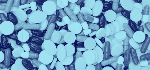 Haufen mit Medikamenten: Pillen, Kapseln und Tabletten: Konzept Heilung und Krankheit