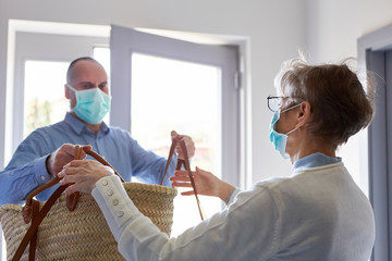 Food delivery to quarantined seniors