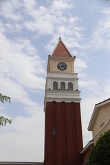 Obraz premium A beautiful landscape of a clock tower in a french style city