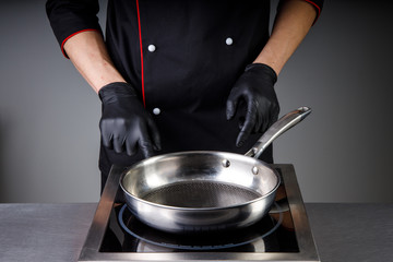 the process of cooking noodles with meat and vegetables in the restaurant kitchen11