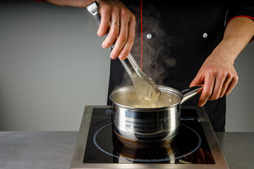 the process of cooking noodles with meat and vegetables in the restaurant kitchen8