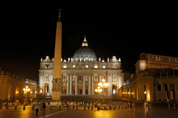 Fototapeta na wymiar St. Peter’s Basilica in Vatican City.