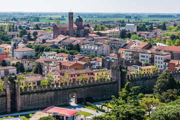 Aerial view of the village of Este