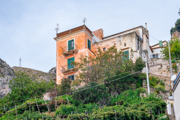 Fototapeta na wymiar colorful houses on the slopes of the Amalfi coast, Italy