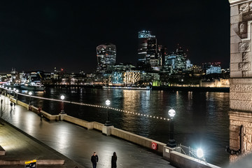 Fototapeta na wymiar london skyline at night