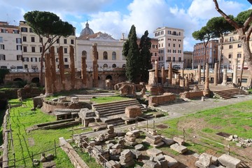 Rome, ruines des temples antiques de la place Largo di Torre Argentina (Italie)