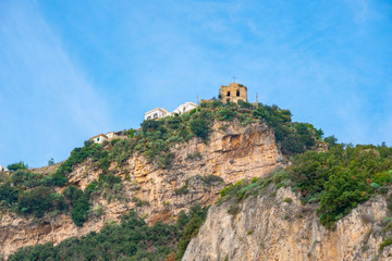 Fototapeta na wymiar colorful houses on the slopes of the Amalfi coast, Italy