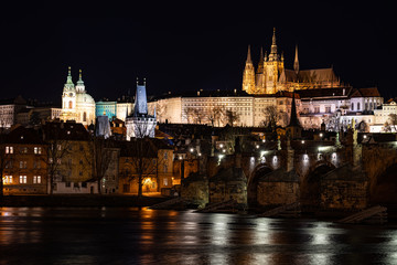 Obraz premium charles bridge at night