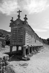 Fototapeta na wymiar Un tipo de almacén muy antiguo típico de Galicia España 