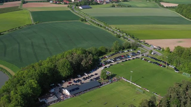 Fu&szlig;ball aus der Vogelperspektive - Drone 4K