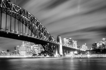 Obraz premium Black and white photo of Sydney Harbour Bridge at night