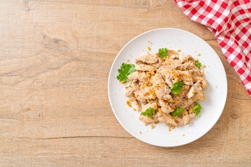 stir-fried chicken with garlic